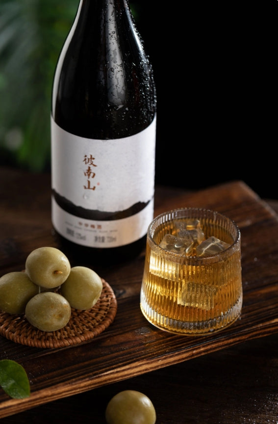 Bi Nanshan Chinese Plum Wine, Light Fruity Wine for Gifts, 12% ABV, 720ml