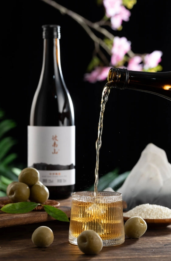 Bi Nanshan Chinese Plum Wine, Light Fruity Wine for Gifts, 12% ABV, 720ml